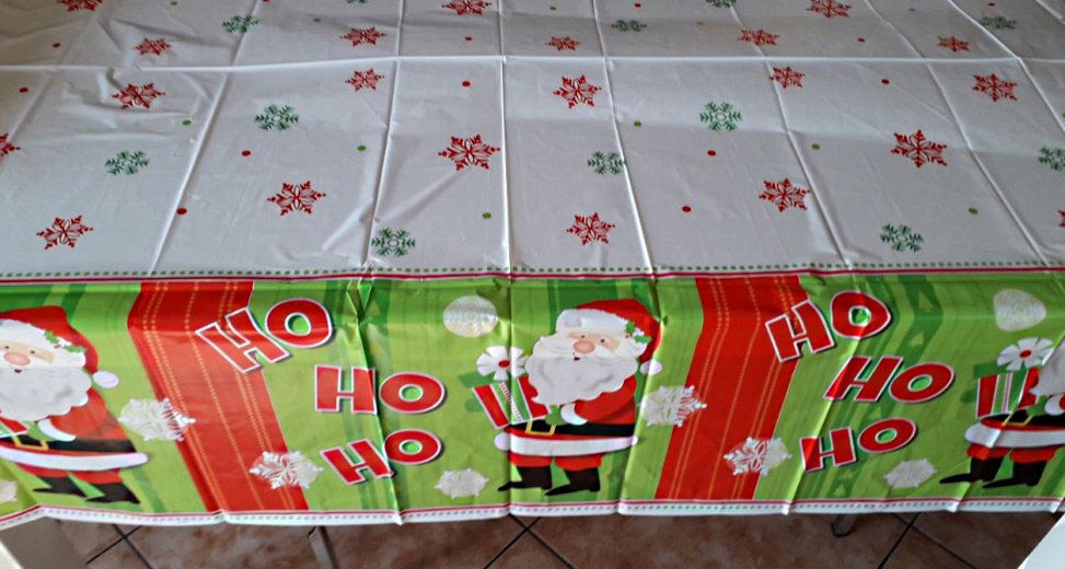 Nappe plastique imprimée de noël - 1.37 x 2.13 mètres